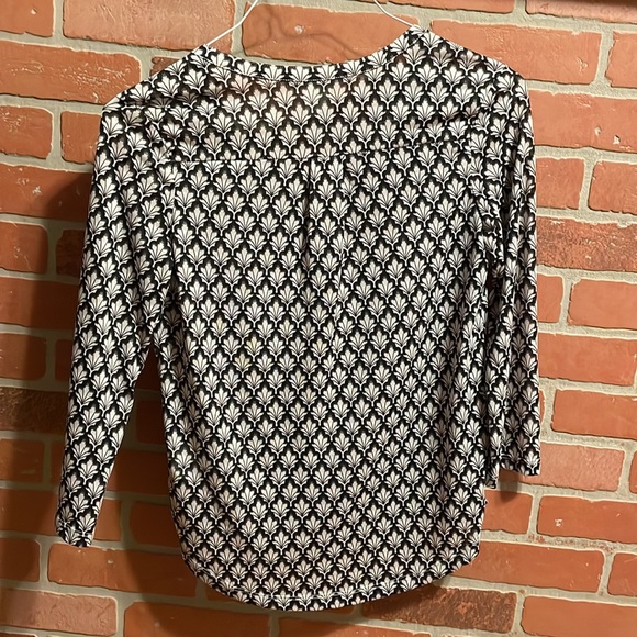 H&M leaf pattern shirt - Picture 2 of 2